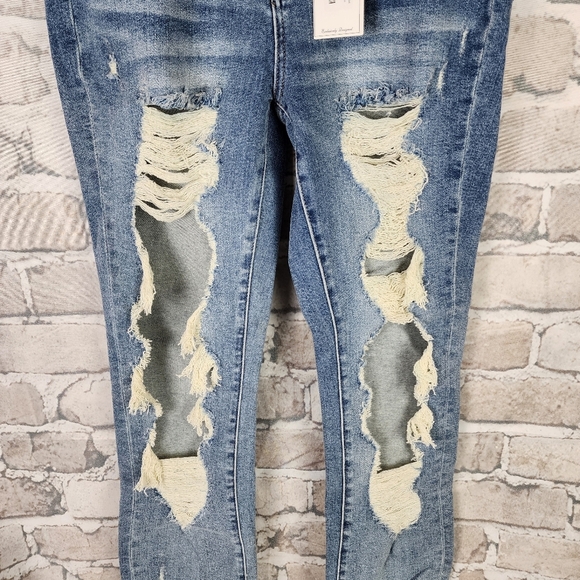 Judy Blue High Waist Vintage Destroyed Straight Leg NWT Blue Size 7/28 - Picture 3 of 16